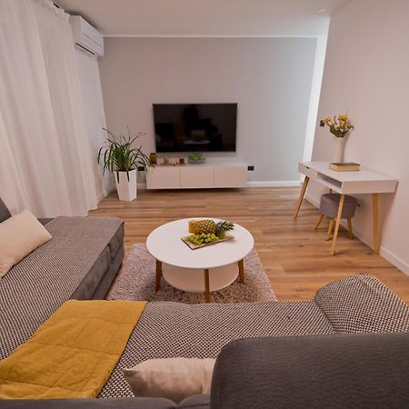 Malemi Apartment Pula Bagian luar foto