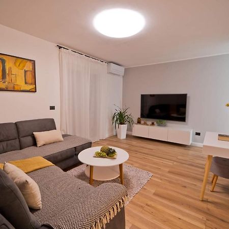 Malemi Apartment Pula Bagian luar foto