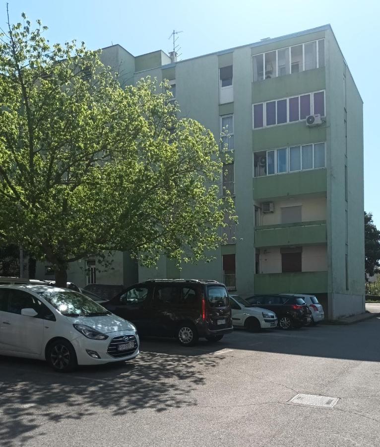 Malemi Apartment Pula Bagian luar foto