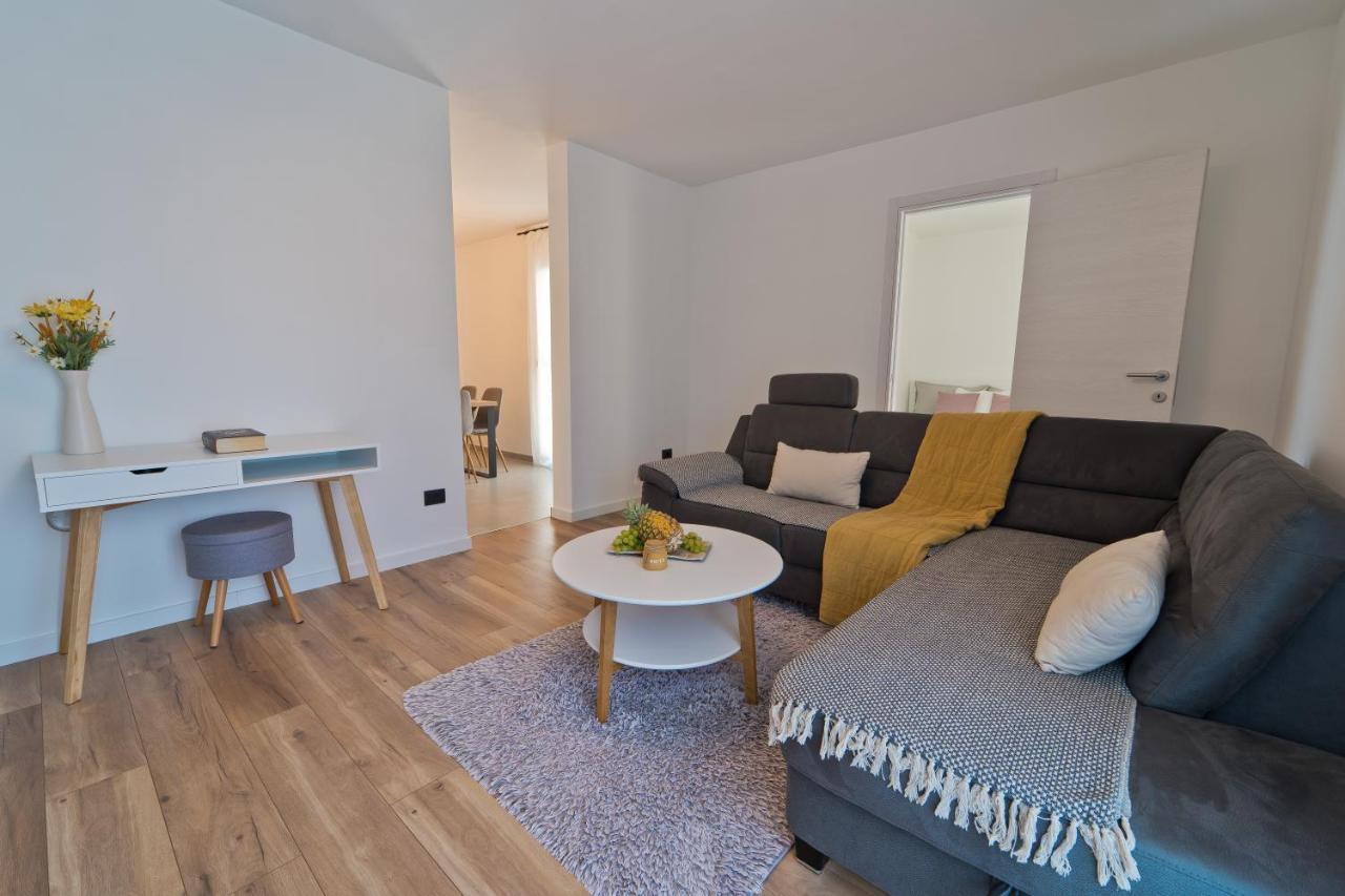 Malemi Apartment Pula Bagian luar foto