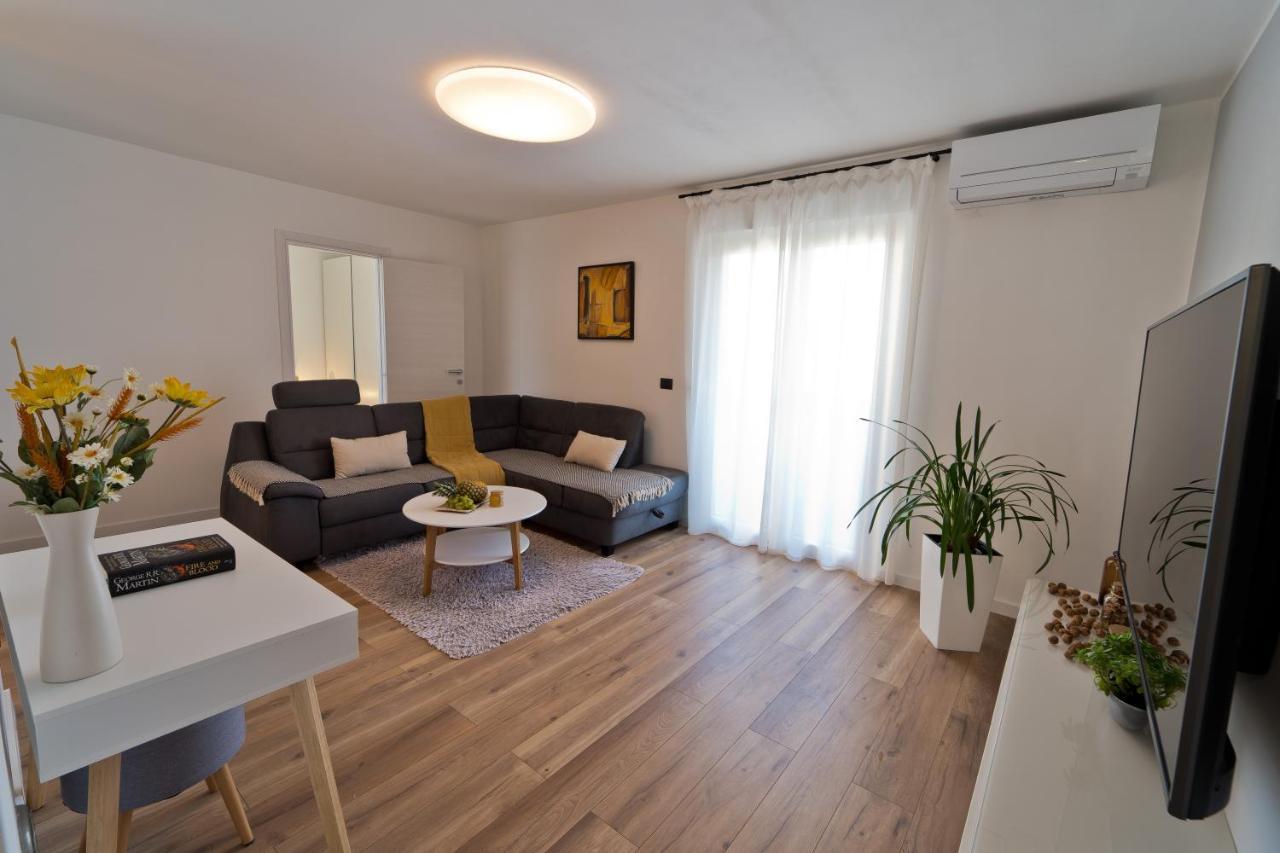Malemi Apartment Pula Bagian luar foto