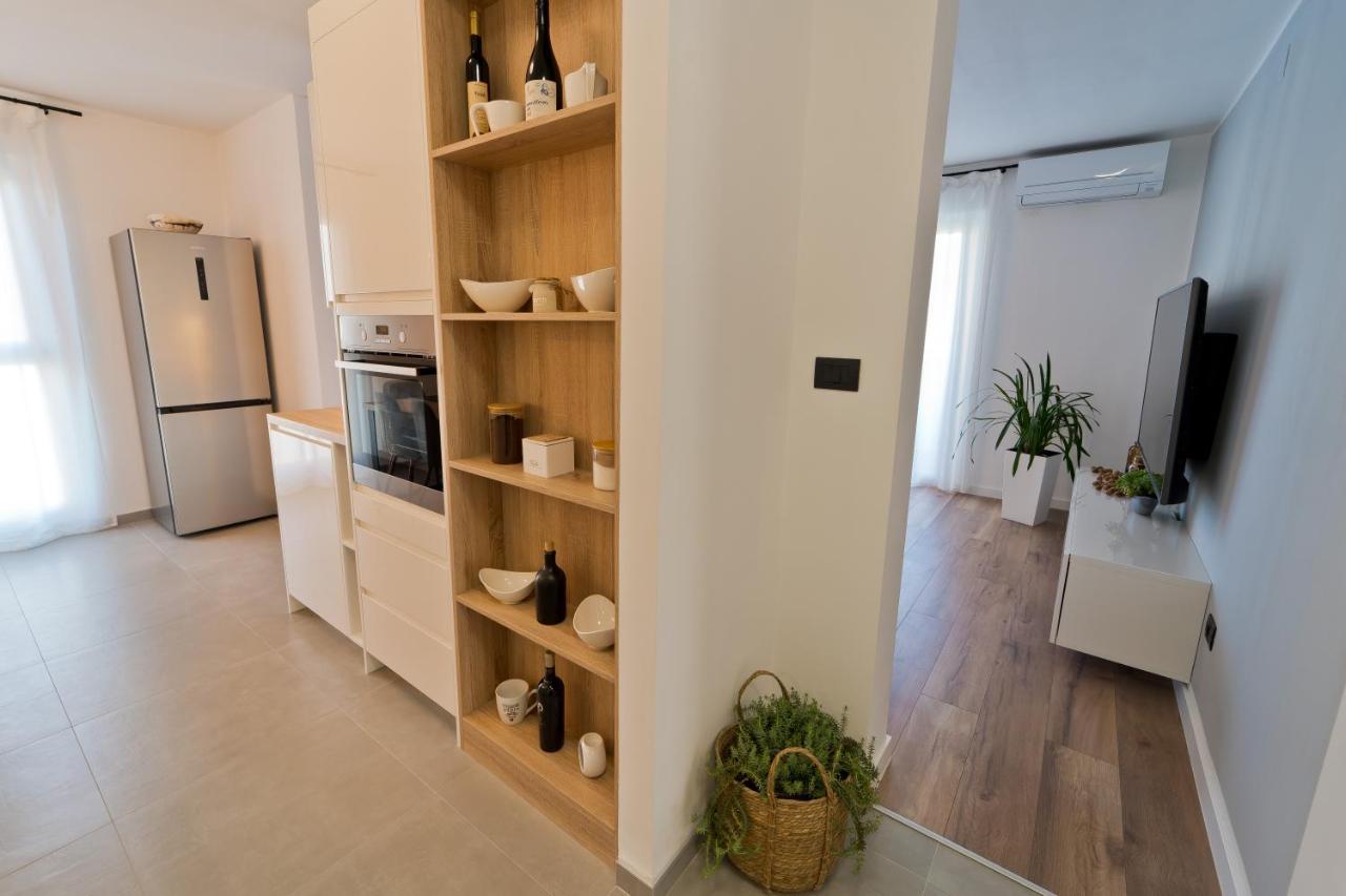 Malemi Apartment Pula Bagian luar foto
