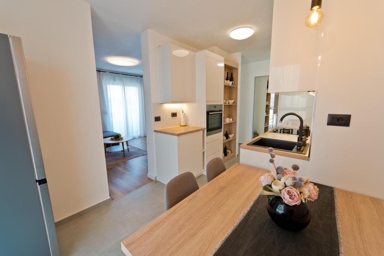Malemi Apartment Pula Bagian luar foto