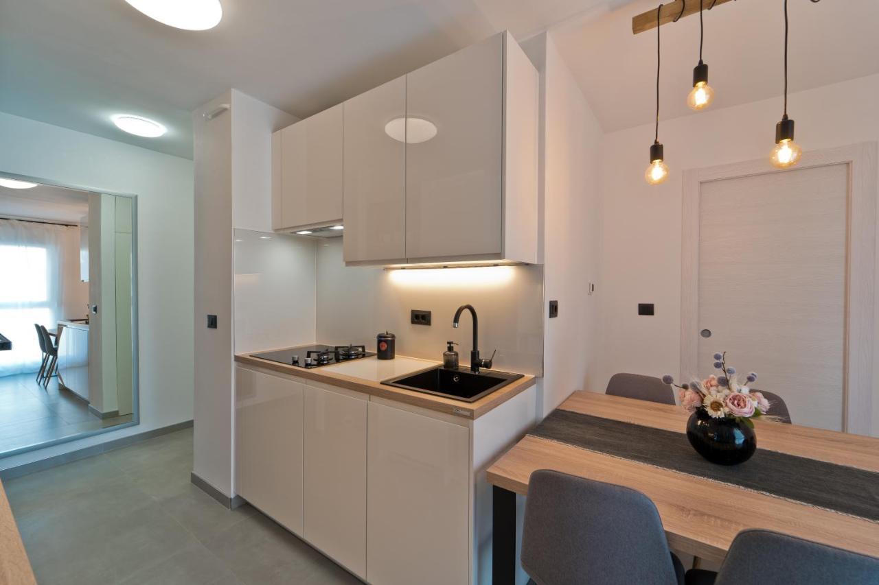 Malemi Apartment Pula Bagian luar foto