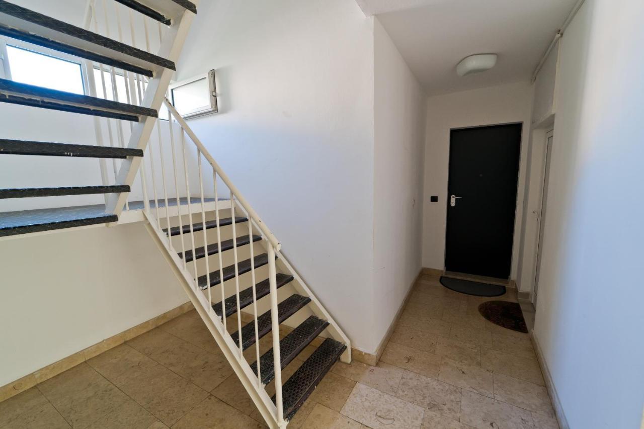 Malemi Apartment Pula Bagian luar foto