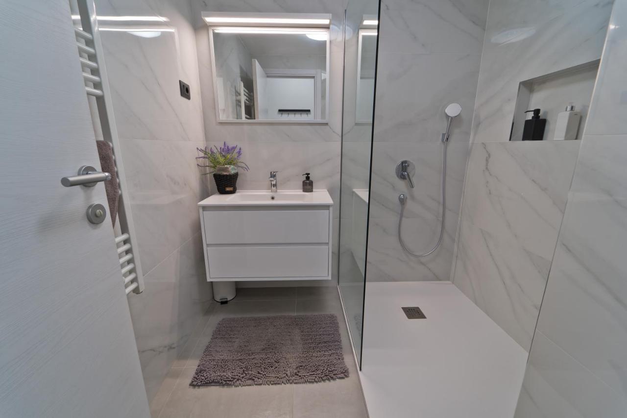 Malemi Apartment Pula Bagian luar foto
