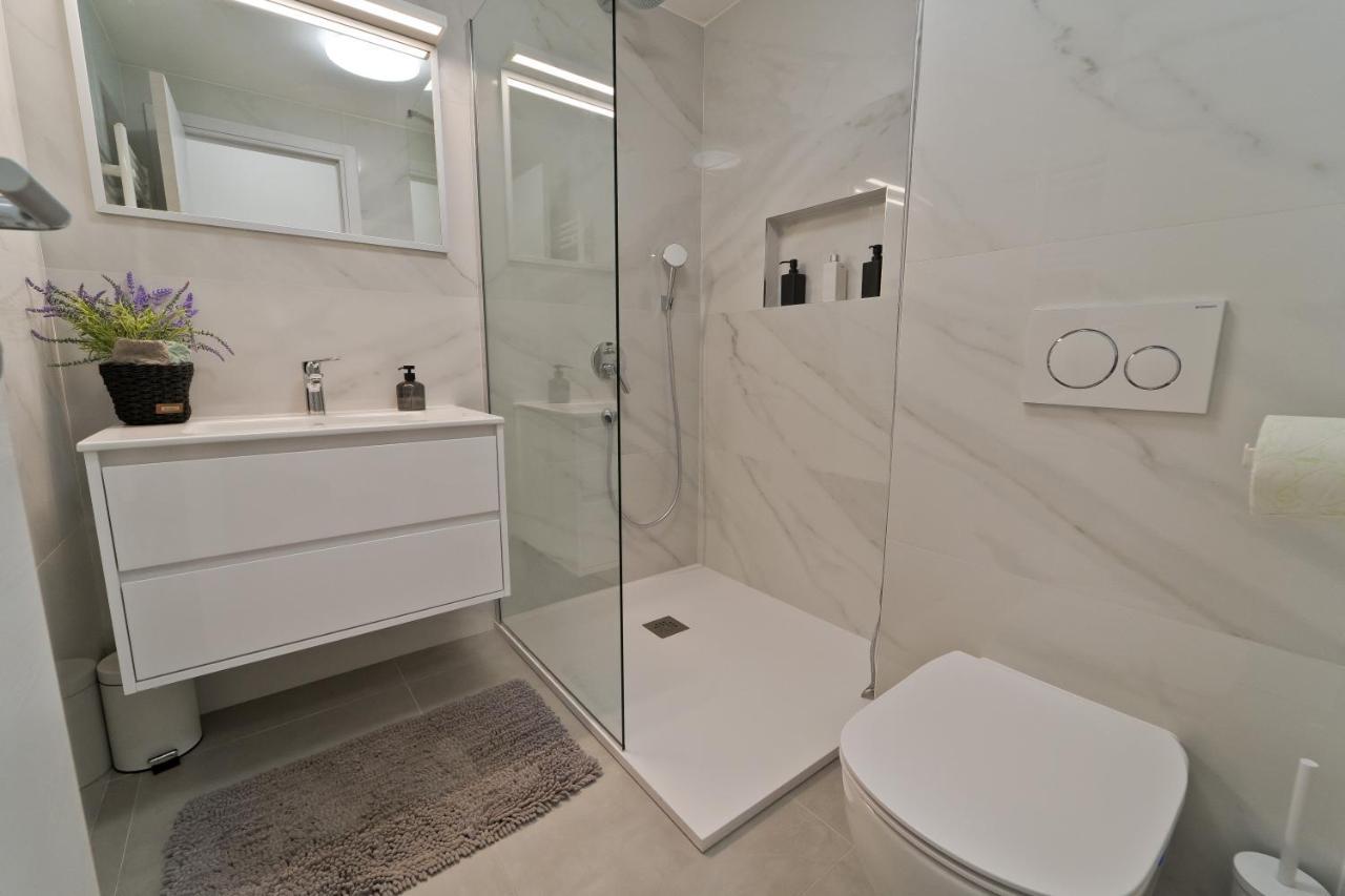 Malemi Apartment Pula Bagian luar foto