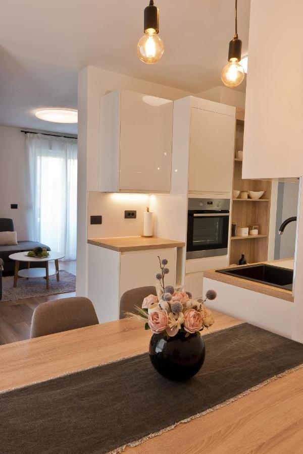Malemi Apartment Pula Bagian luar foto