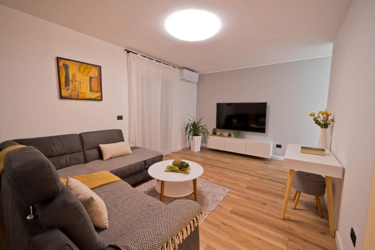 Malemi Apartment Pula Bagian luar foto